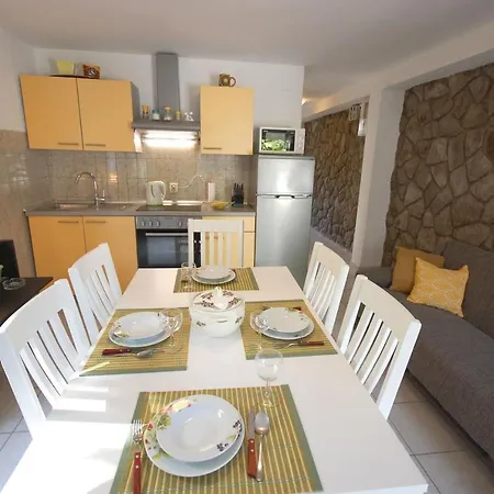 Apartment Inka Njivice